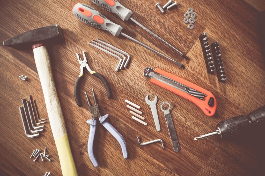 Servicios de mantenimiento en El Salvador: electricidad, fontanería, pintura y acabados para inmuebles comerciales y residenciales